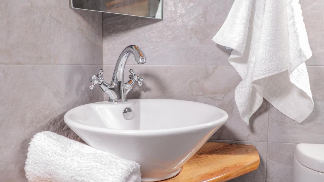 Apartment Spitakia-cozy & Comfy 10minutes From The Airport
