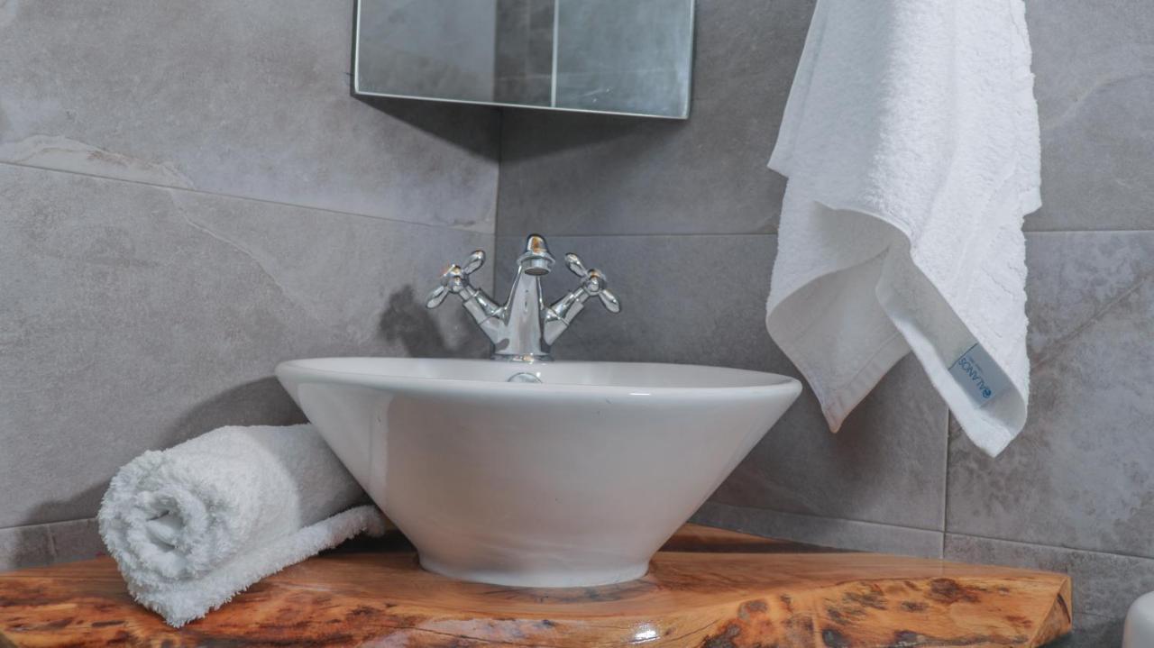 Apartment Spitakia-cozy & Comfy 10minutes From The Airport *
